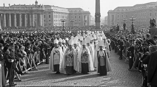 17. La preghiera allo Spirito Santo e il messaggio dei vescovi al mondo
